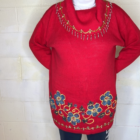 Nice in good condition red sweater by Victoria Jones. Size M detailed sequined. - Picture 8 of 9